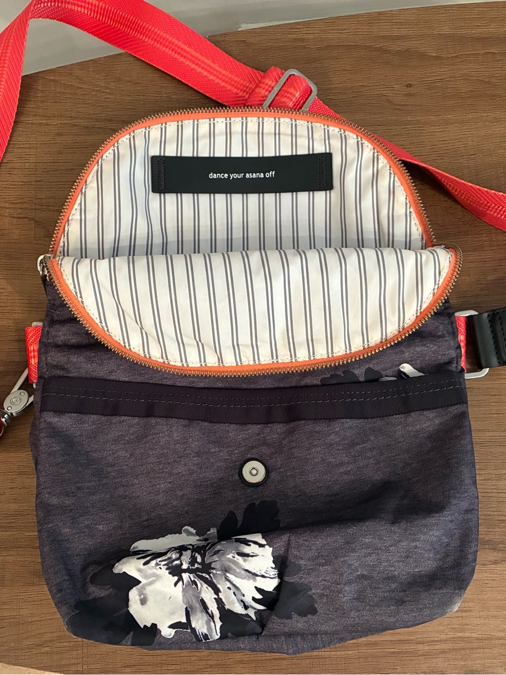 Lululemon Festive Rare Atomic Flower Print Crossbow With Pink Ajustable Strap - Picture 5 of 11